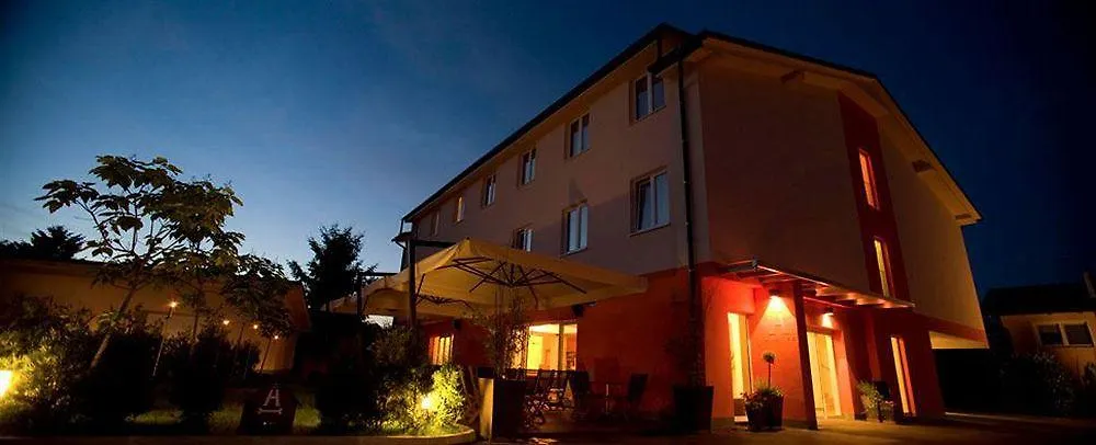 Ahotel Lublana