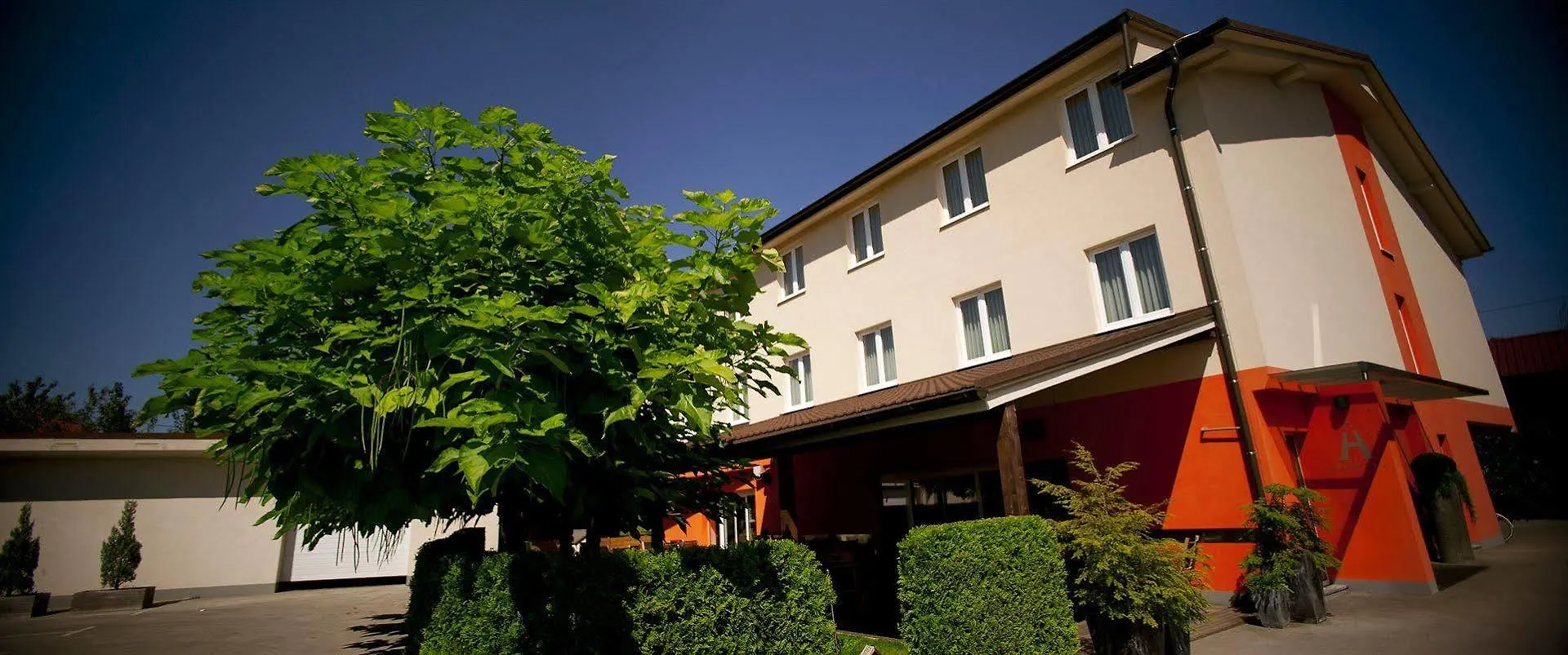 Ahotel Lublana